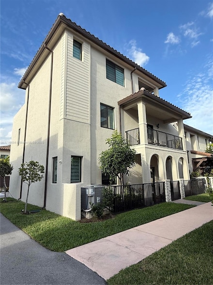 4601 NW 83rd Ct, Doral, FL 33166
