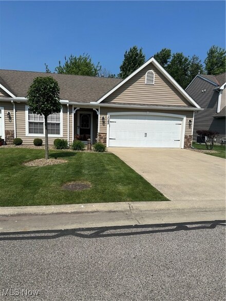 1048 Zephyr Ln Unit 13, Painesville, OH 44077