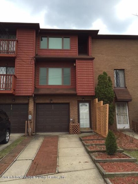 422 Hylan Blvd, Staten Island, NY 10305