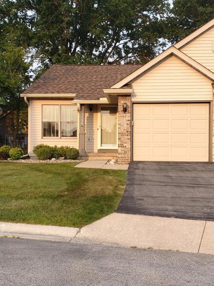 3506 Creekside Dr, Valparaiso, IN 46383
