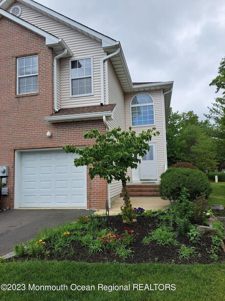 64 Village Place Unit H42, Neptune, NJ 07753