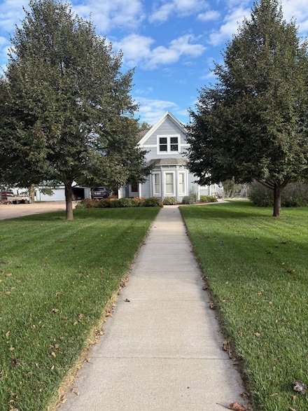 417 G St, Burwell, NE 68823