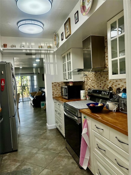 909 W 80th Place, Hialeah, FL 33014