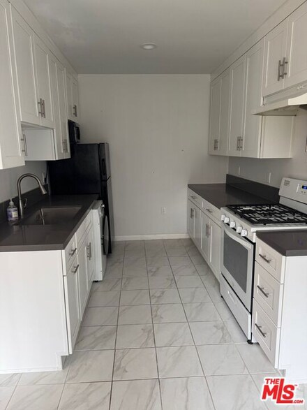 14332 Albers St, Los Angeles, CA 91401