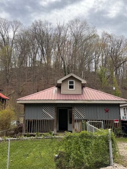 532 N 4th St, Flatwoods, KY 41139