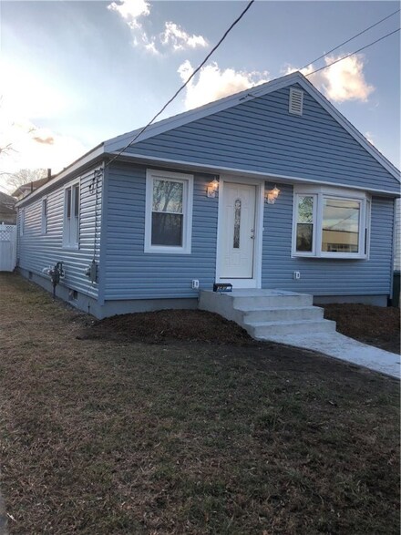 340 Beckwith St, Cranston, RI 02910