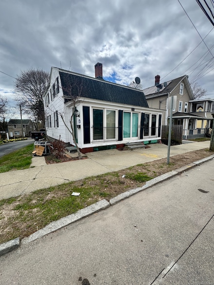 94 Blackhall St, New London, CT 06320