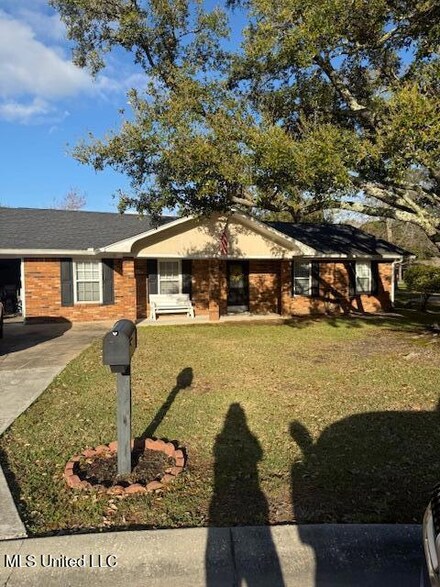 696 Eric Ct, Biloxi, MS 39532