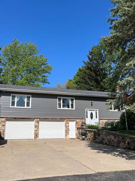 1038 Tinkham Trail, Baraboo, WI 53913