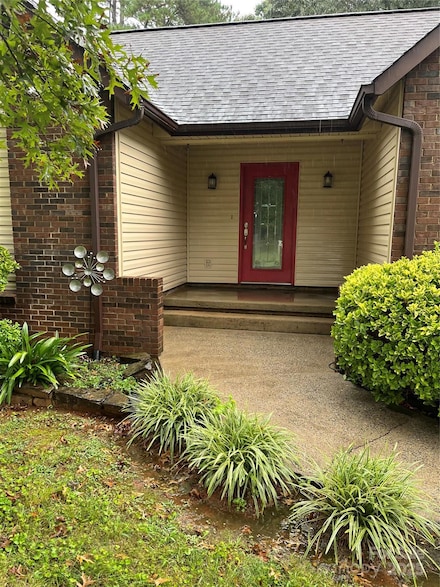 1704 Knightbridge Dr, Newton, NC 28658