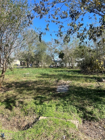 1102 E State St, Eagle Lake, TX 77434