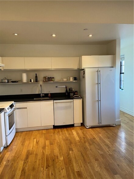 555 Roosevelt Ave Unit 206, Central Falls, RI 02863