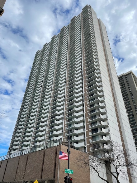6033 N Sheridan Rd Unit 17A, Chicago, IL 60660