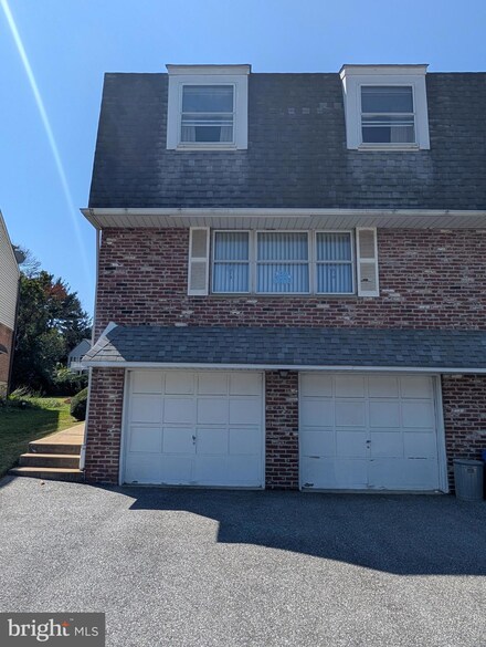 624 Country Ln, Morton, PA 19070