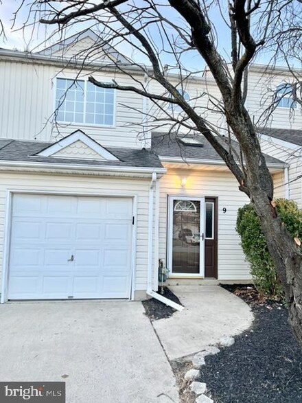9 Sage Dr, Lumberton, NJ 08048