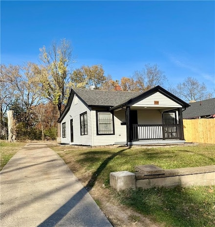 4504 E 43rd St, Kansas City, MO 64130