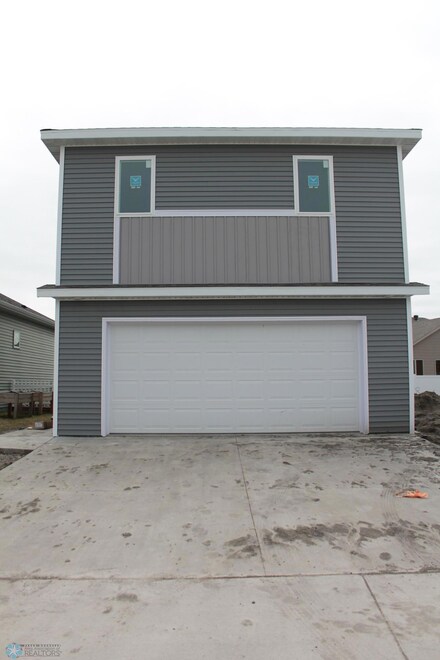 5060 43rd Ave S, Fargo, ND 58104