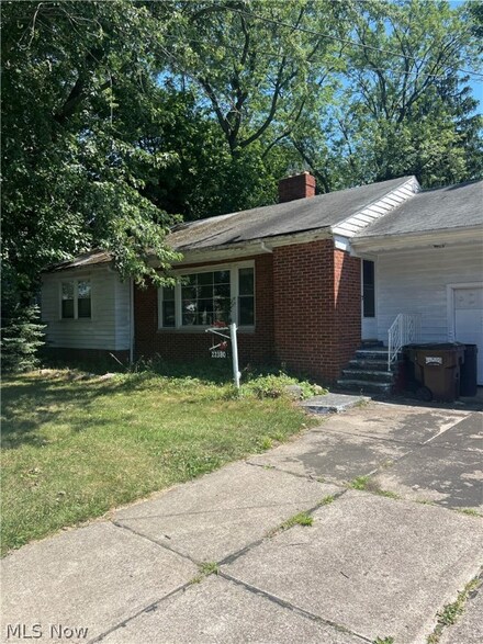 22380 Emery Rd, Cleveland, OH 44128