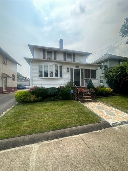 100 Westwood Ave, Cranston, RI 02905