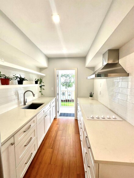 11 SW 4th Ave Unit 8, Boca Raton, FL 33432