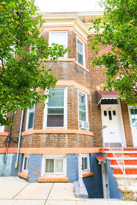 102 40th St, Union City, NJ 07087