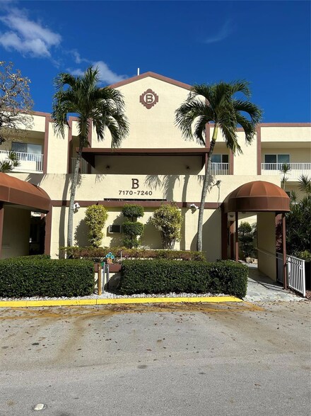 7214 S Devon Dr Unit 211, Tamarac, FL 33321