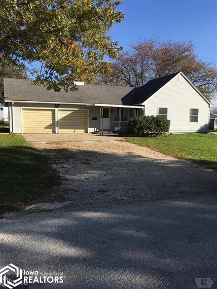 210 S Alice St, Conrad, IA 50621