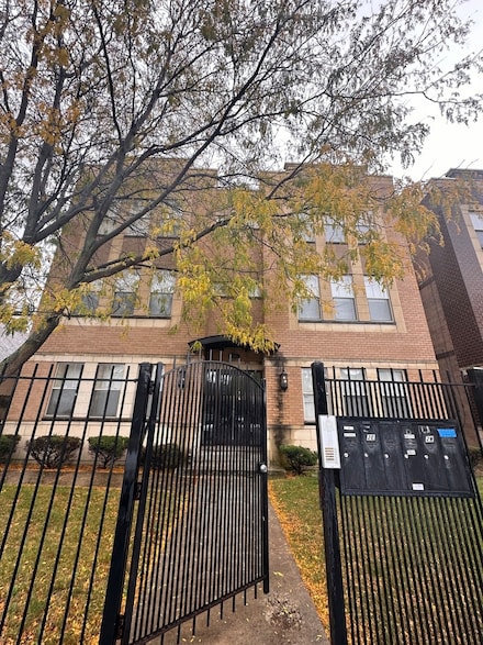 5905 W Corcoran Place Unit 1W, Chicago, IL 60644