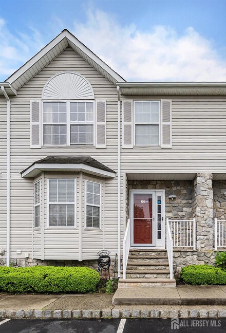 22 Edith Dr, Franklin Township, NJ 08873