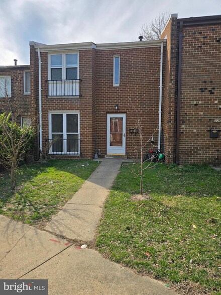 238 Stevenson Square, Alexandria, VA 22304