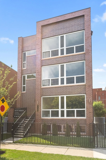 2147 W Adams St Unit 3N, Chicago, IL 60612