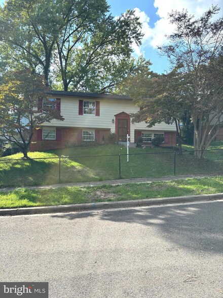 3709 Stonecliff Rd, Suitland, MD 20746