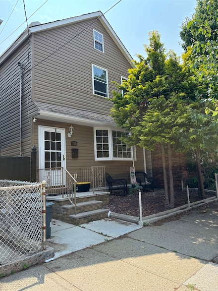 100 Linnet St, Bayonne, NJ 07002