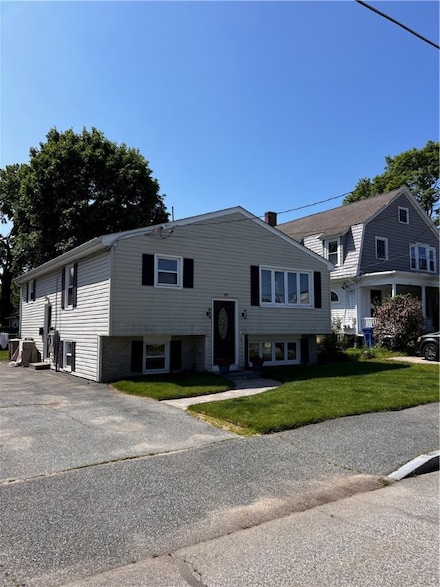 148 Arnold St, Lincoln, RI 02865