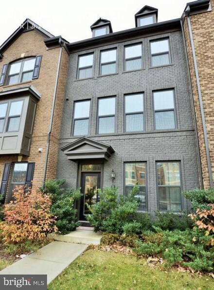 43405 Charitable St, Ashburn, VA 20148