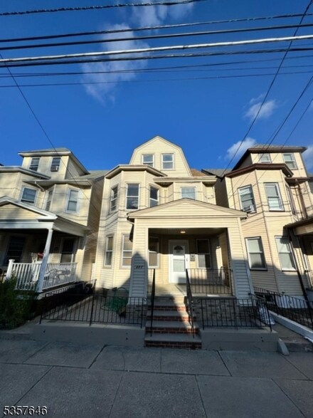 397 E 30th St, Paterson, NJ 07504