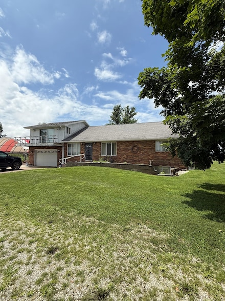 8323 E Briney Rd, Ipava, IL 61441