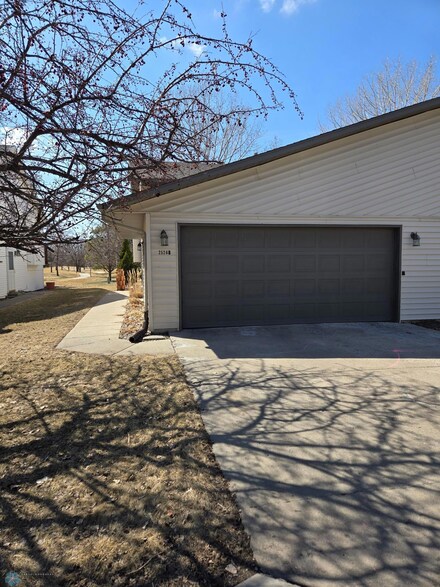 2526 25th Ave S Unit B, Fargo, ND 58103