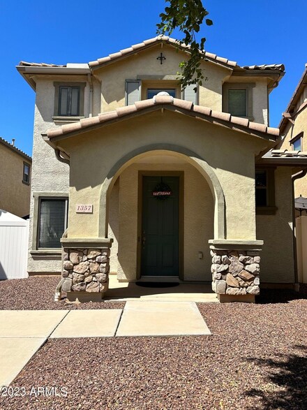 1357 S Joshua Tree Ln, Gilbert, AZ 85296