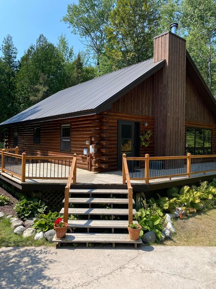 846 S Islington Rd, Cedarville, MI 49719