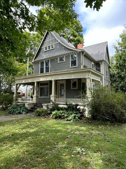 608 W Main St, Urbana, IL 61801