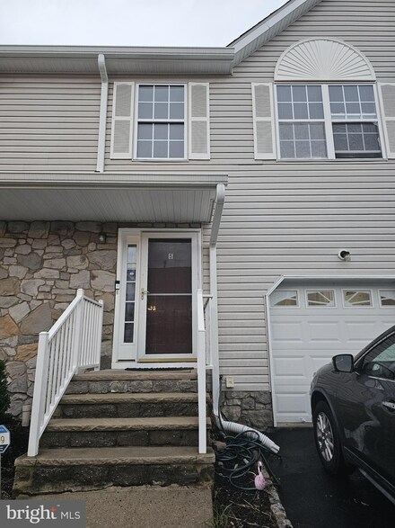 5 Mindy Dr, Somerset, NJ 08873
