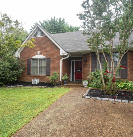 7955 Hunters Crossing Dr, Cordova, TN 38018