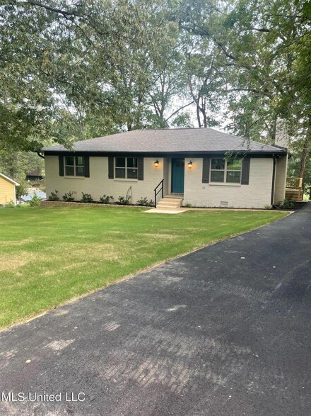 1405 Thunderbird Dr N, Hernando, MS 38632