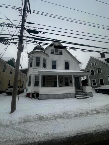 72 Goff St, Auburn, ME 04210