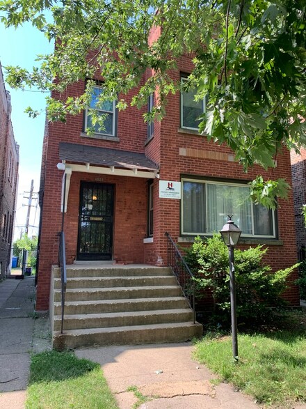 1525 E 74th Place, Chicago, IL 60619