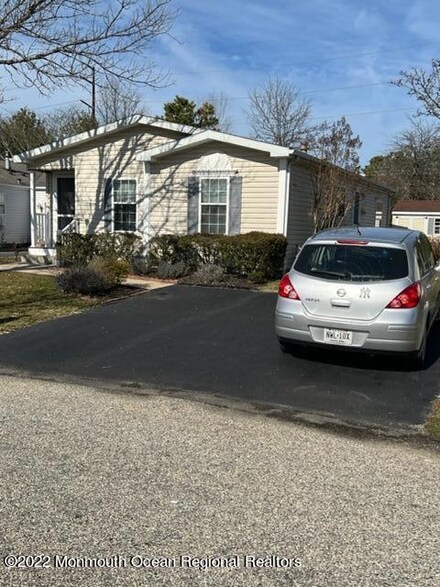 24 Fort Lee Dr, Manahawkin, NJ 08050