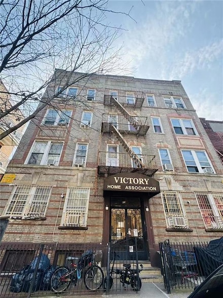 672 46th St Unit 1D, Brooklyn, NY 11220