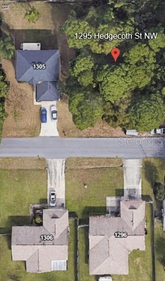 1295 Hedgecoth St NW, Palm Bay, FL 32907