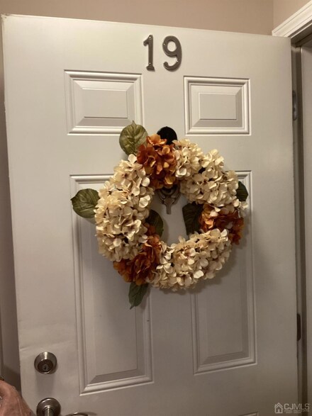 19 Liddle Ave, Edison, NJ 08837